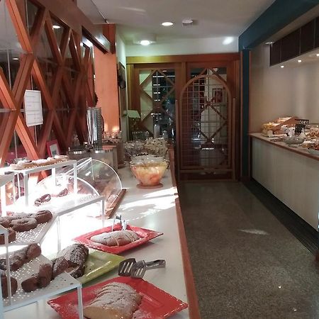 רימיני Hotel Carol מראה חיצוני תמונה
