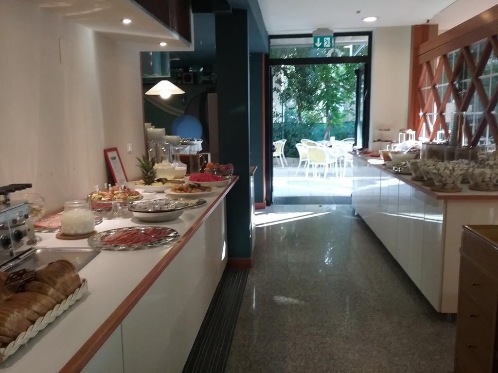 רימיני Hotel Carol מראה חיצוני תמונה