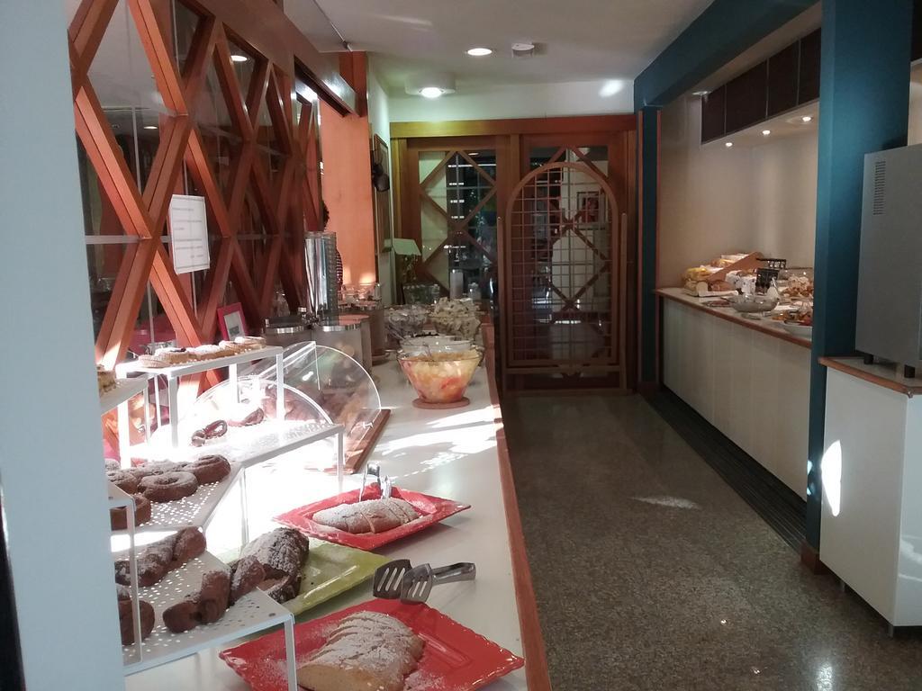 רימיני Hotel Carol מראה חיצוני תמונה