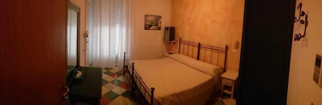 רימיני Hotel Carol מראה חיצוני תמונה